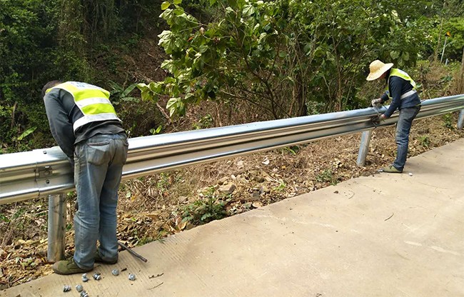 长春高速公路护栏的定期维护与保养
